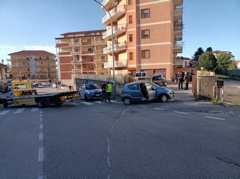 Incidente Drammatico A Lamezia Terme Auto Contro Muretto Muore Una