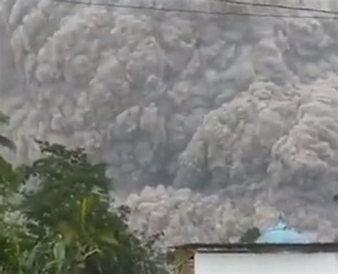 Tragedia En Indonesia Por Un Volcán Que Ha Dejado Al Menos Un Muerto Y Decenas De Heridos