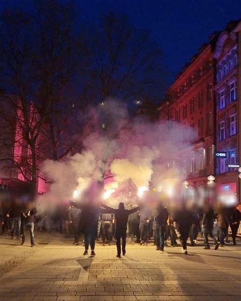 𝕊𝕋𝔸ℕ𝔻 𝕐𝕆𝕌ℝ 𝔾ℝ𝕆𝕌ℕ𝔻 on Twitter Grobari ultras in Münich for Euroliga