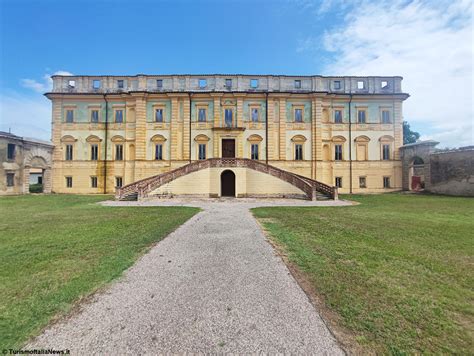 Ecco La Reggia Di Bettona La Villa Del Boccaglione Con Lo Stile