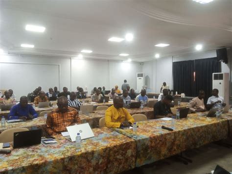 Burkina Des Acteurs Se Consultent Sur Le Processus D Laboration De