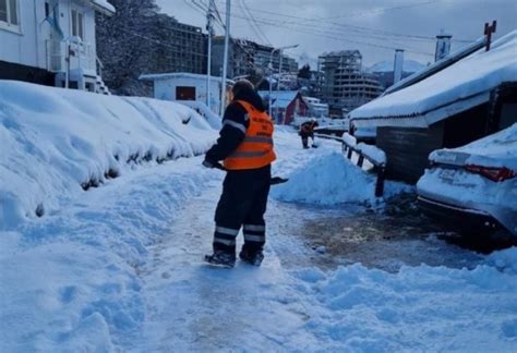 Nevada En Ushuaia Realizan Intenso Operativo De Limpieza En Calles Y