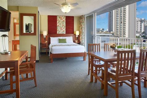 Ocean View Honolulu-Waikiki Hotel | Pacific Monarch - Rooftop Pool ...