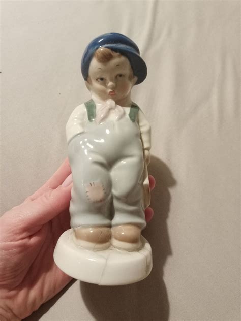 Royal Dux Porcelanowa Figurka Ch Opiec Z Ksi K Czechos Owacja