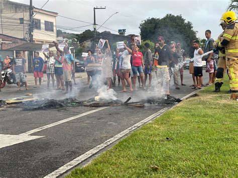 Ap S Atropelamento Fatal Moradores Bloqueiam Avenida Pneus