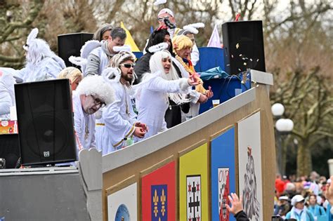 Wiesbadenaktuell Stra Enkarneval Fastnachtsumzug Wilhelmstra E In