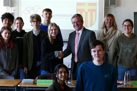 Bürgermeister Dreier zu Gesprächsrunde im Goerdeler Goerdeler Gymnasium