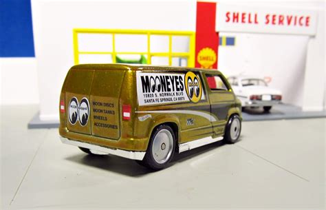 Hot Wheels Super Treasure Hunt Mooneyes Custom 77 Dodge Van