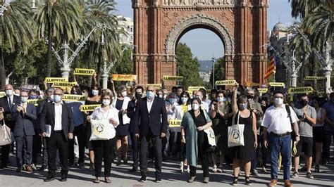 Los Exmiembros De La Mesa Del Parlament Entran En El TSJC Para El Juicio