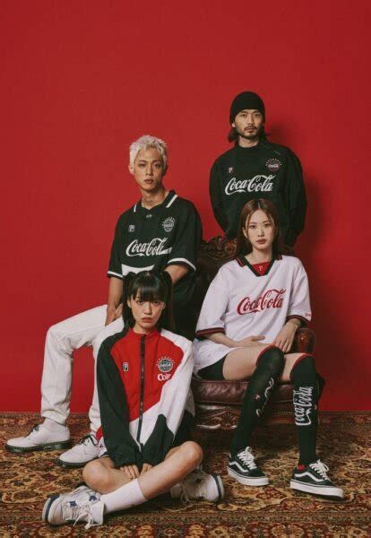 Over The Pitch E Coca Cola Apresentam Cole O De Futebol Nostalgia