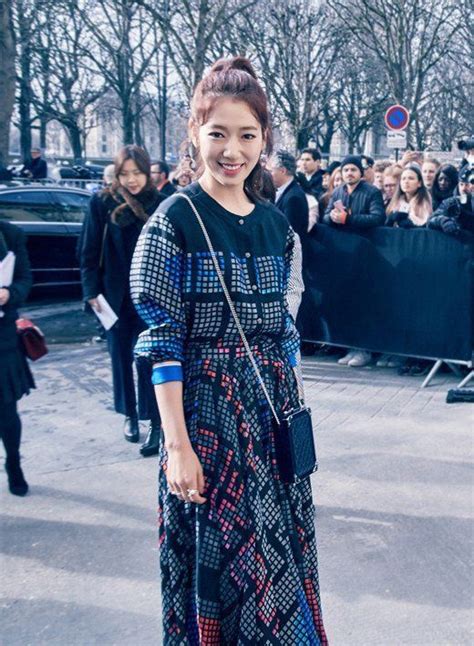 Park Shin Hye Looks Lovely And Radiant At Paris Fashion Week Park