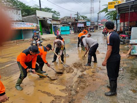 Terus Berlanjut Evakuasi Dan Pembersihan Sisa Banjir Di Watulimo