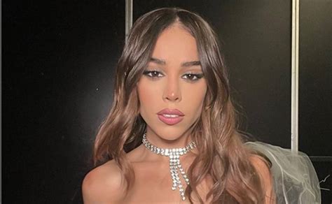 MTV Miaw 2022 Así lució Danna Paola sexy y de blanco