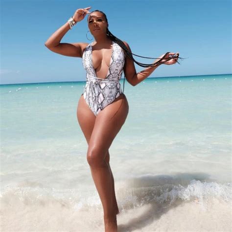 7 Hot Sexy Cynthia Dale Bikini Pics