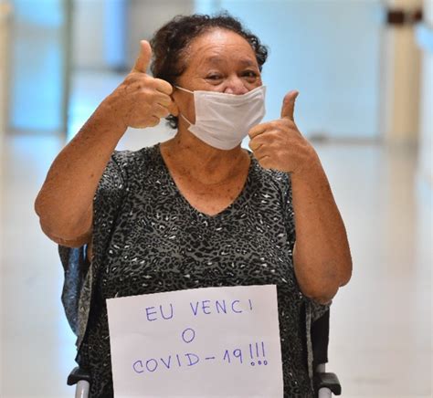 Idosa De Anos A Primeira A Receber Alta Do Hospital Nilton Lins