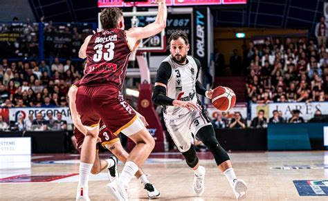 Per lo Scudetto sarà ancora Virtus Olimpia le Vu Nere battono la Reyer