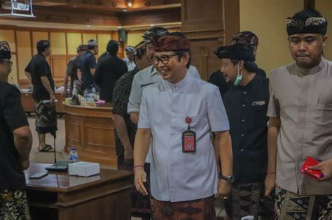 Realisasi Pendapatan Daerah Meningkat Sekda Adi Arnawa Bahas Rapbd