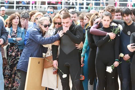 Emotivo Homenaje Surfero A Lvaro Naves En Gij N El Comercio Diario