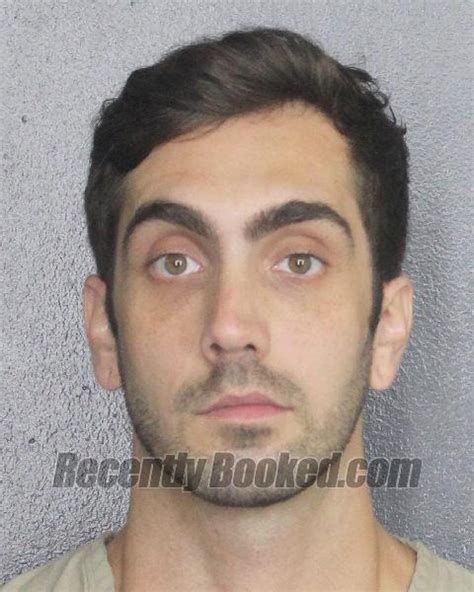 Recent Booking Mugshot For Damian A Fernandez In Broward County Florida