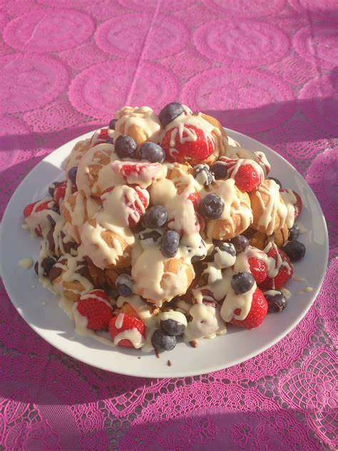 cream puff tower profiteroles blueberries rasperries