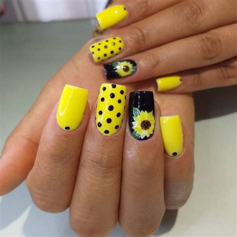 20 Bright Sunflower Nail Arts To Look Beautiful NailDesignCode