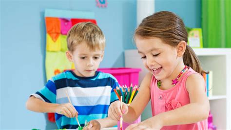 Spaß statt Langeweile Kinder bei schlechtem Wetter beschäftigen