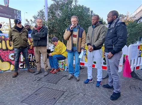 Verona In Stazione Porta Nuova Presidio Per Moussa E Per Ramy