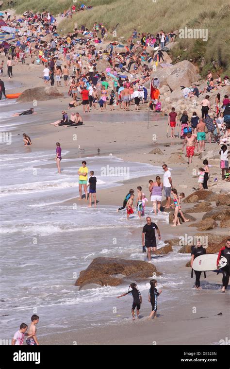 Vacanze Estive Per Famiglie Sulla Spiaggia Della Cornovaglia Immagini E