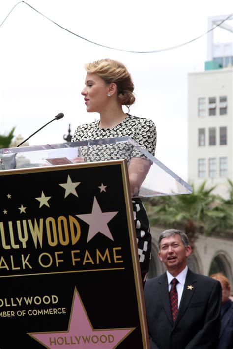 Los Angeles Mai Scarlett Johansson La C R Monie Du Walk Of Fame