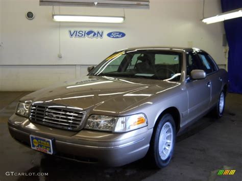 2002 Arizona Beige Metallic Ford Crown Victoria LX 64228923 Photo 11