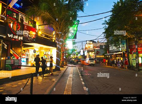 Legian Street Kuta Bali Indonesien Stockfotografie Alamy