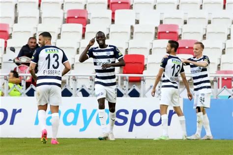 Vid O Super Lig Le Retourn Acrobatique Exceptionnel De Mamadou