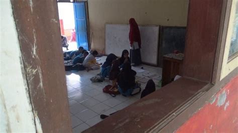 Miris Tahun Indonesia Merdeka Siswa Sd Di Cianjur Ini Masih Harus