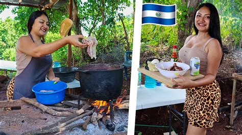 Sopa De Frijoles Y Costilla De Res Receta Salvadore A Youtube