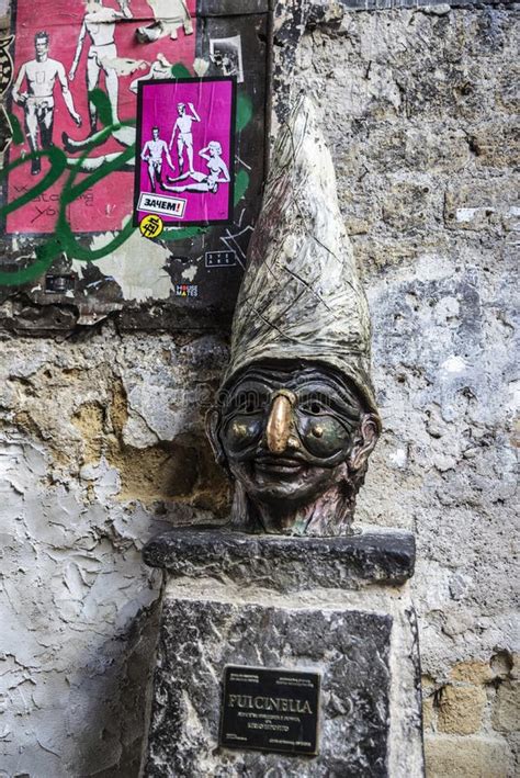 Statue Avec Le Visage De Pulcinella Naples Italie Image Stock