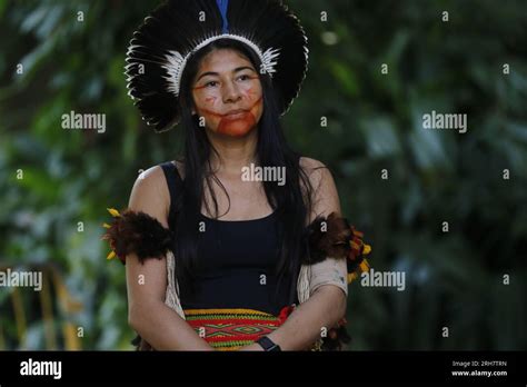 La Mujer Ind Gena Brasile A De La Etnia Patax Celebra El D A