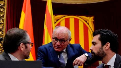 El Parlament aprueba la resolución simbólica que avala a Puigdemont y