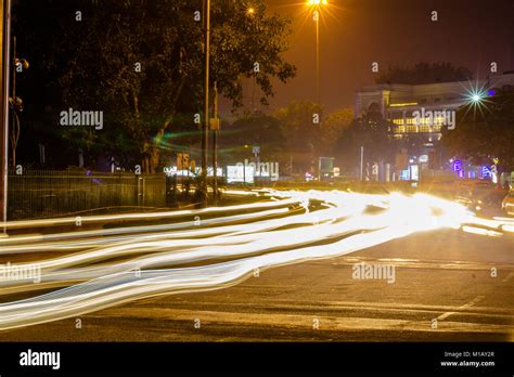 Delhi night traffic hi-res stock photography and images - Alamy