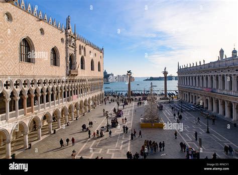 Vista De La Plaza De San Marcos Piazza San Marco Y El Palacio Ducal