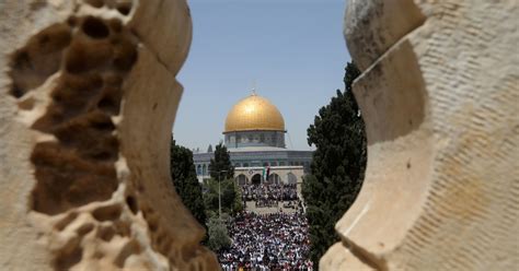 Dozens Hurt In Fresh Clashes At Jerusalem S Al Aqsa Site New Straits