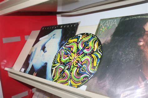 Aberta Ao P Blico Arte No Vinil Reutiliza Discos Antigos E