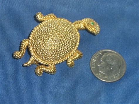 Signed Denicola Vintage Gold Tone Turtle Figural Broo Gem