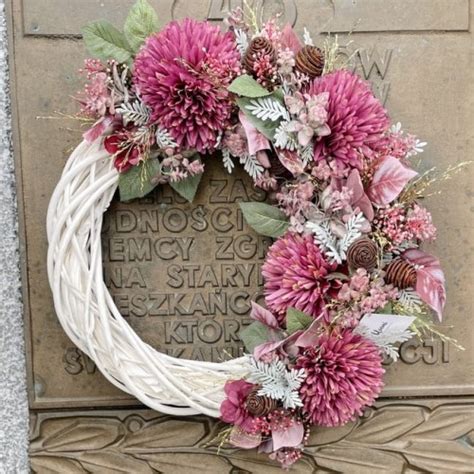 wianek na grob ze sztucznych kwiatow  chryzantema jesienna zaduma