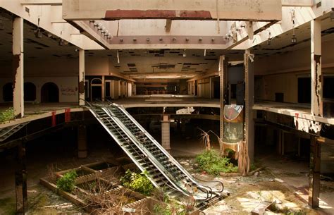 The sad stories of America’s abandoned shopping malls | lovemoney.com