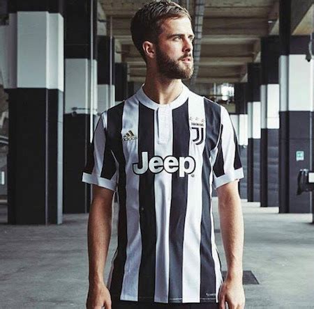 La Juventus Turin Pr Sente Son Maillot Domicile Officiel