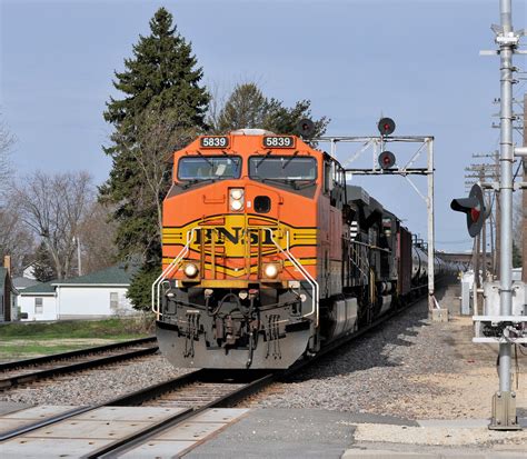 BNSF 5839 EAST LOADED OIL TRAIN UNDER THE BURLINGTON SIGNA Flickr