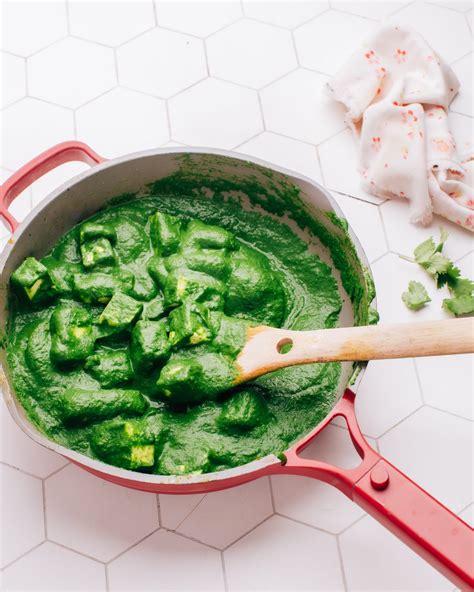 Palak Paneer vs Saag Paneer (Key Differences to Know!) - Foodess