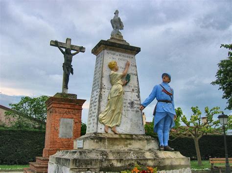 La France Monument au Morts de Sainte Foy de Peyrolières ngèle