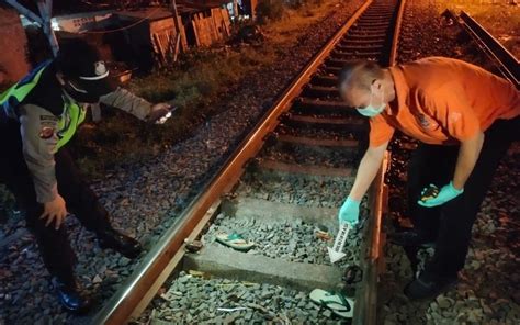 Viral Sebuah Mobil Tertabrak Kereta Api Terseret Hingga Kilometer