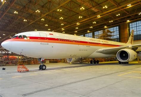 Garuda S Retro 777 Bracht Bezoekje Aan Schiphol Up In The Sky